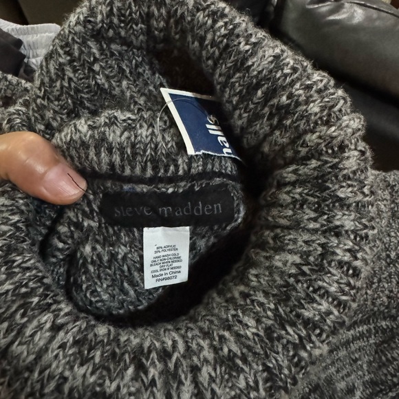 Steve Madden NWT Women's Sweater Pancho Cape O/S Black Gray Turtleneck - Picture 6 of 6